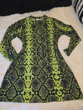 VENUS Neon Green and Black Snake-Print Long Sleeve Dress